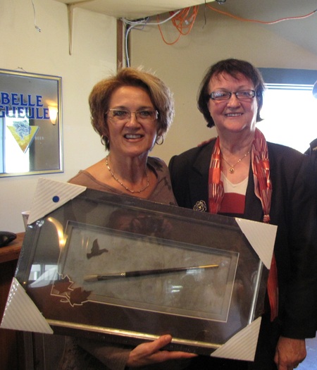 Lors de la passation  du pinceau pour annoncer ma présidence d’honneur  à Anse St-Jean 2011
